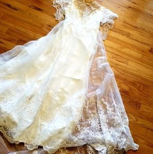 1970's Vintage Venice Lace wedding gown